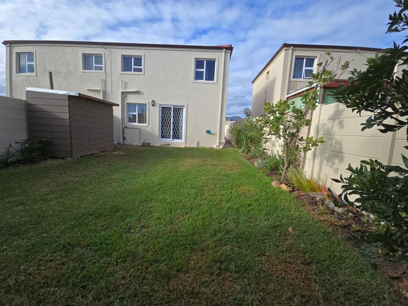 To Let 2 Bedroom Property for Rent in Admirals Park Western Cape